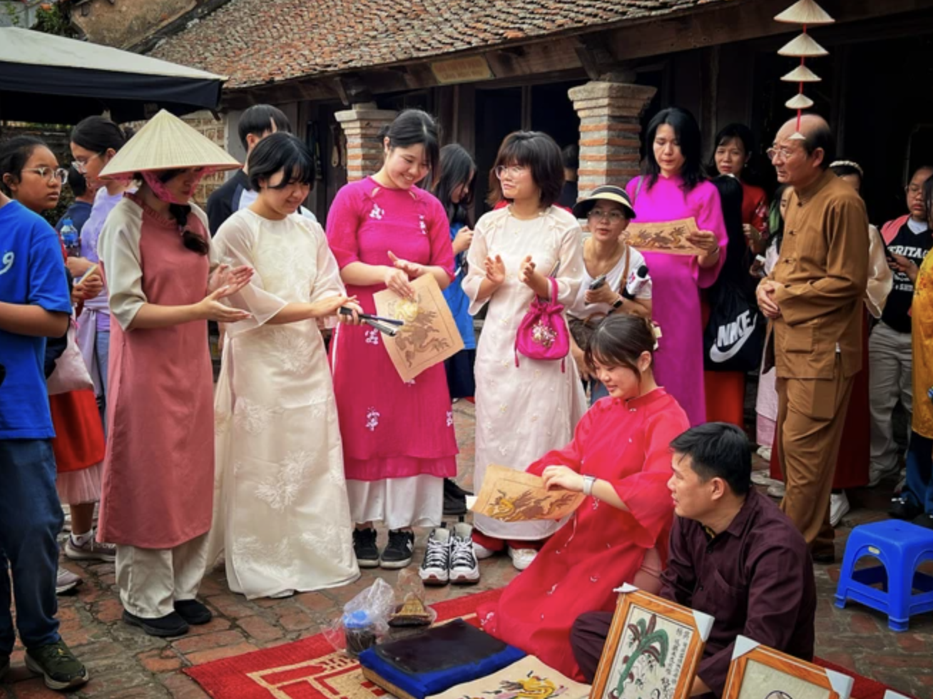 Иностранные гости во Вьетнаме «Ваш весенний фестиваль – мой Тет»