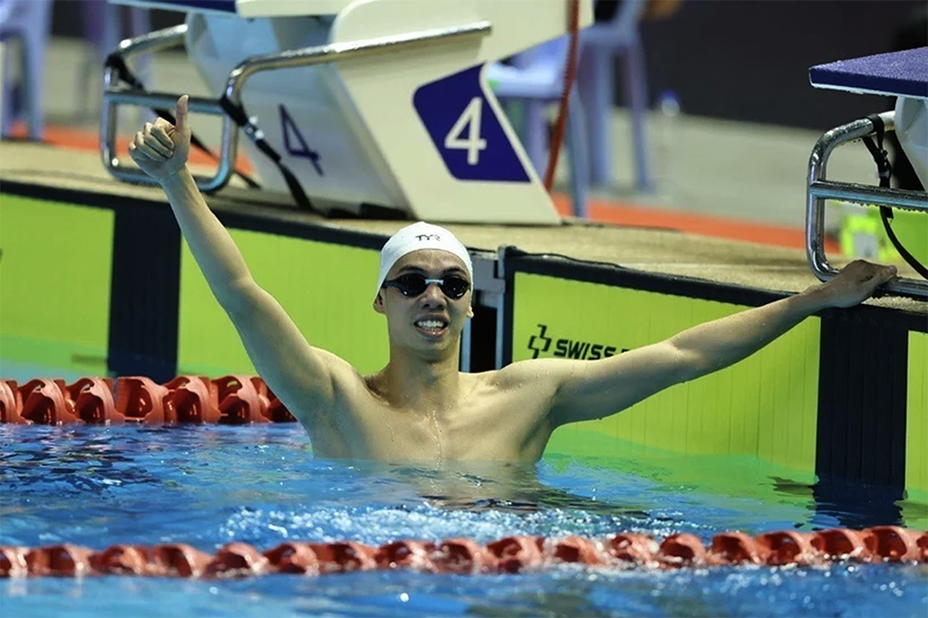 Пловец Хи Хоанг устанавливает рекорды на чемпионате Азии по водным видам спорта