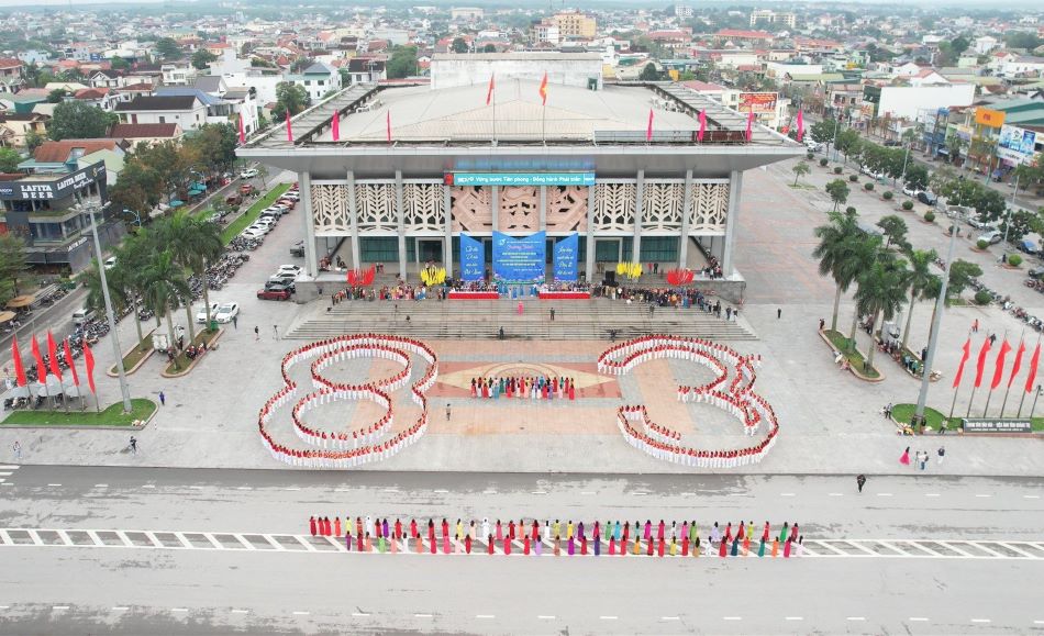 Куангчи Прием 1000 аозай для помощи женщинам, оказавшимся в трудной жизненной ситуации