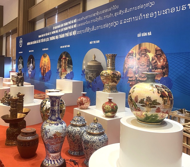 Скоро состоится конференция по сотрудничеству в сферах туризма и торговли между Ханоем и Вьентьяном