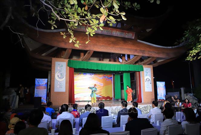 Вьетнам представил на рассмотрение ЮНЕСКО досье с просьбой признать “Момыонг” и “Тео” объектами нематериального культурного наследия