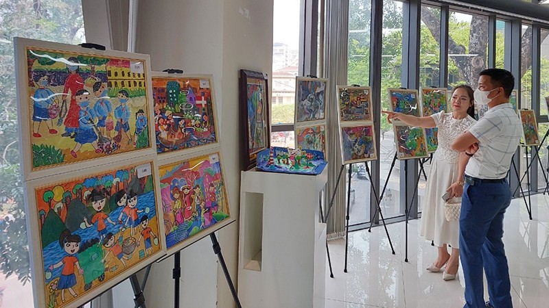 Ученица из Ханоя завоевала специальный приз на конкурсе живописи «Дания моими глазами»