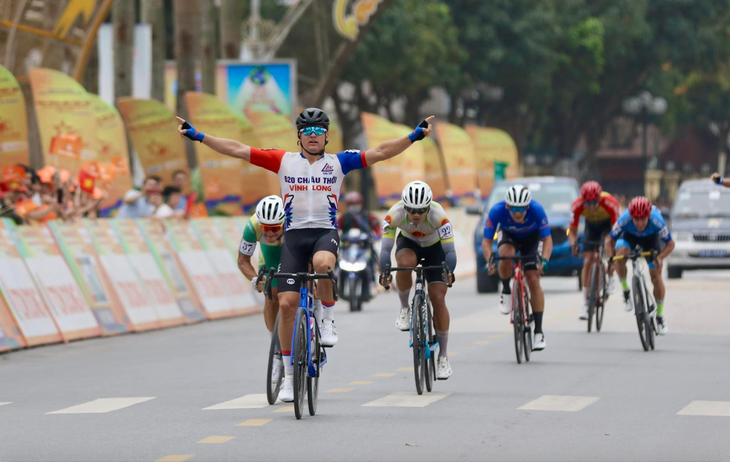 Игорь Фролов сенсационно завоевывает желтую майку лидера после головокружительной атаки