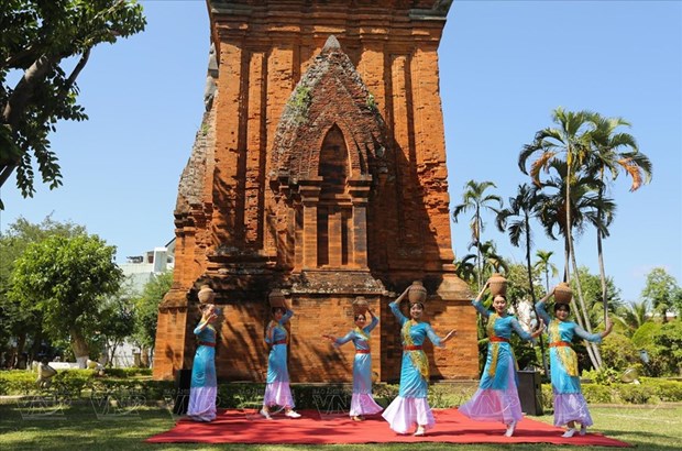 Башни-близнецы - символ культуры народности Чампа в Куиньоне