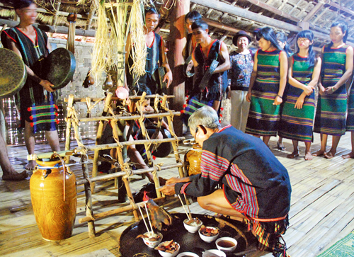 Молитва о хорошем урожае у народа Мнонг