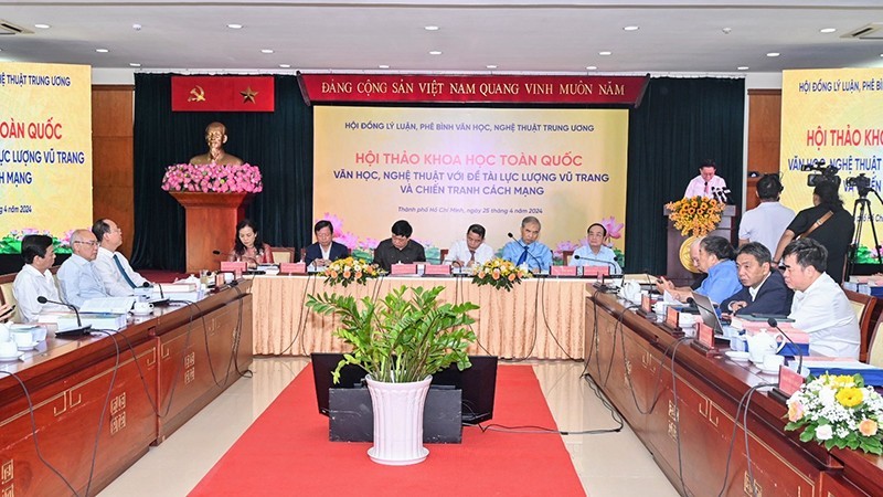 Необходимо больше литературных и художественных произведений, воспевающих героическую историю страны