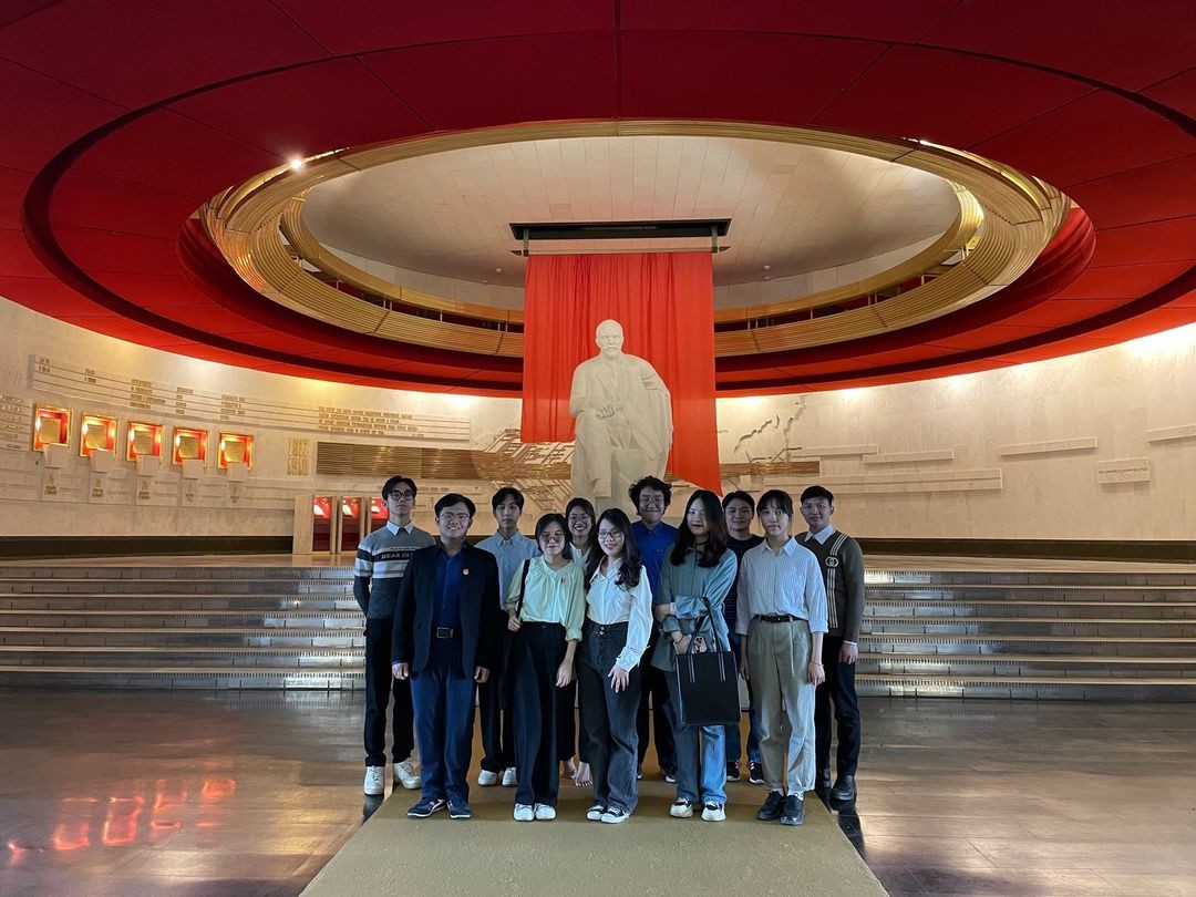 Молодые вьетнамцы в России организовали множество мероприятий, посвященных 154-летию со дня рождения вождя Владимира Ленина