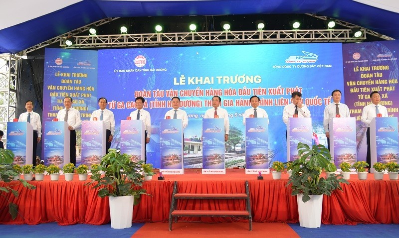 Запущен грузовой поезд со станции Каоса для присоединения к маршруту международного транспорта