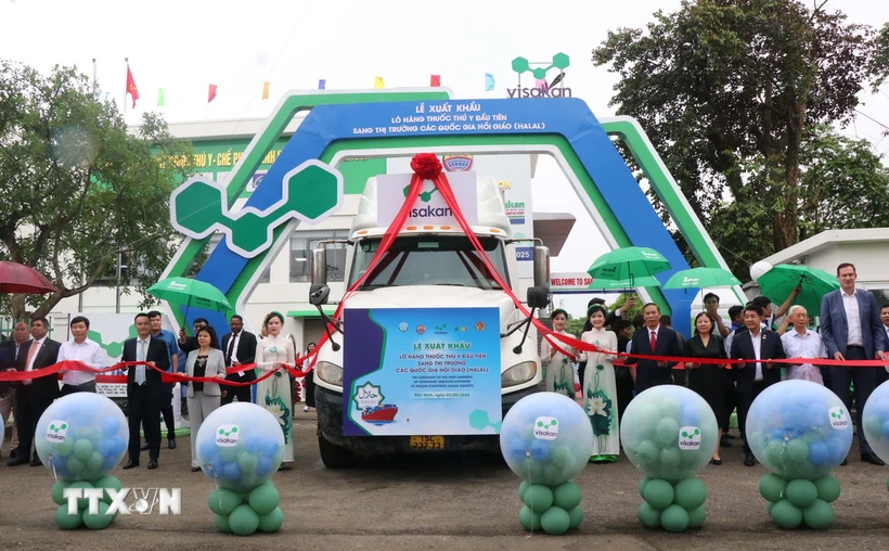 Бакнинь экспортировала первую партию ветеринарных препаратов