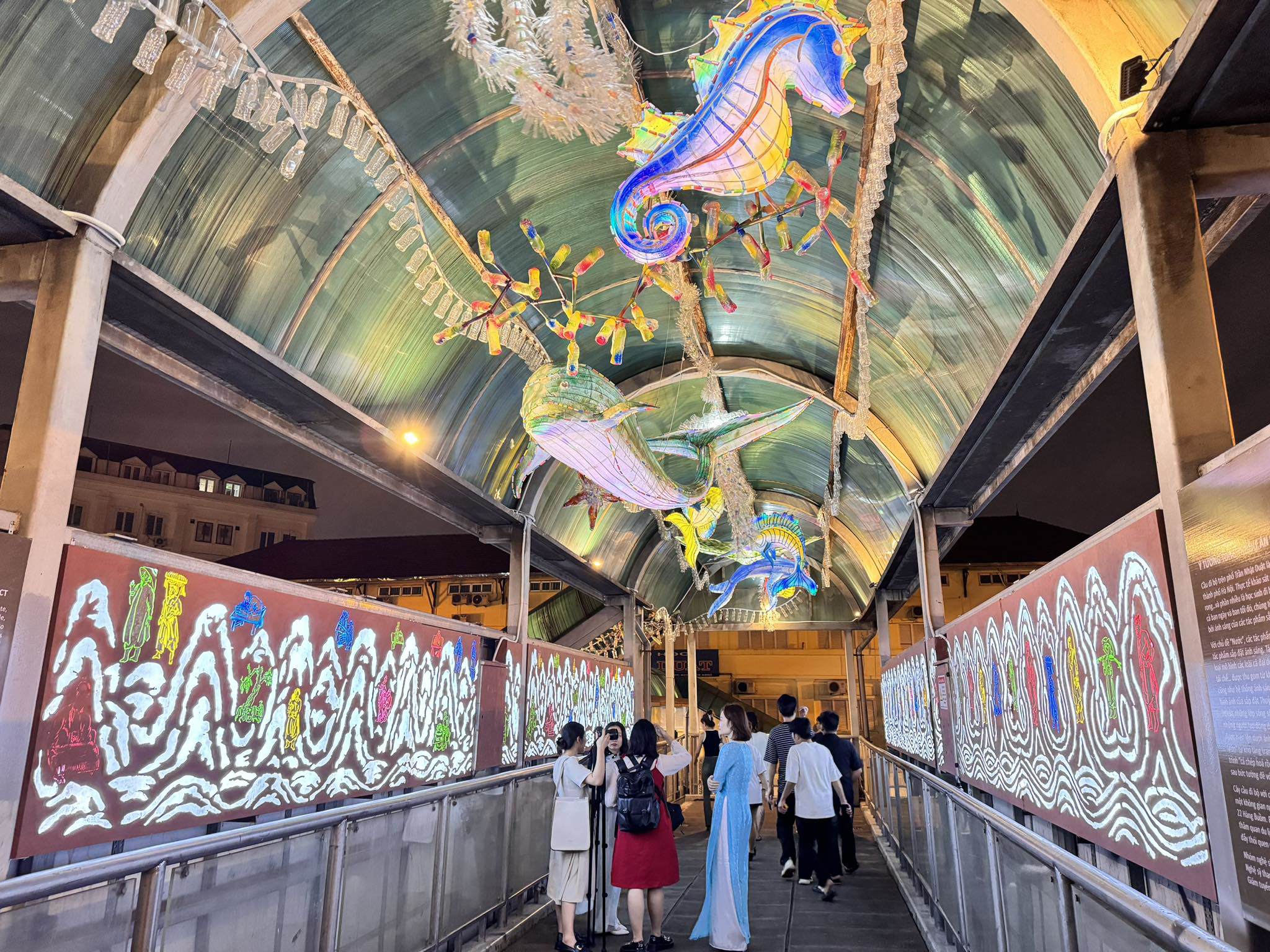 В Ханое запущены пешеходные экскурсии по пространствам общественного искусства