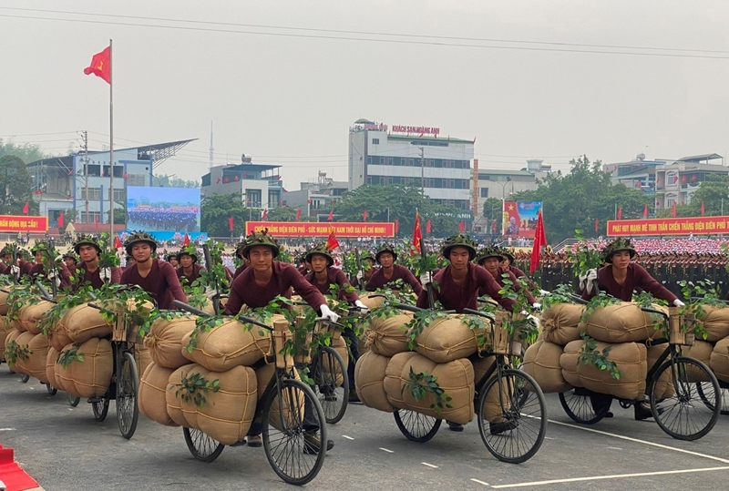 Состоялась генеральная репетиция парада по случаю 70-летия победы при Дьенбьенфу