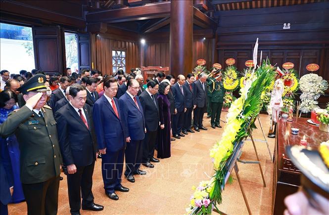 Руководители Партии и Государства выразили признательность павшим бойцам на поле боя Дьенбьенфу