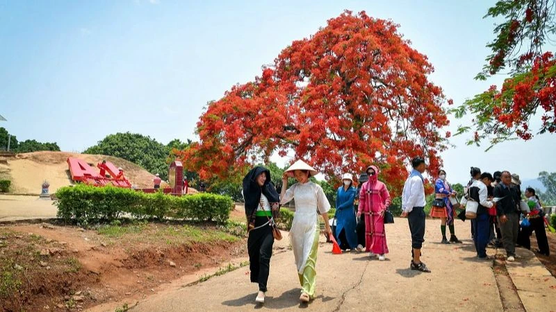 Доход от туризма в Дьенбьен составил почти 1,900 миллиардов донгов