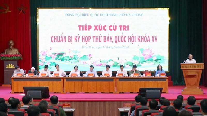 Вице-премьер Чан Лыу Куанг встретился с избирателями в Хайфоне