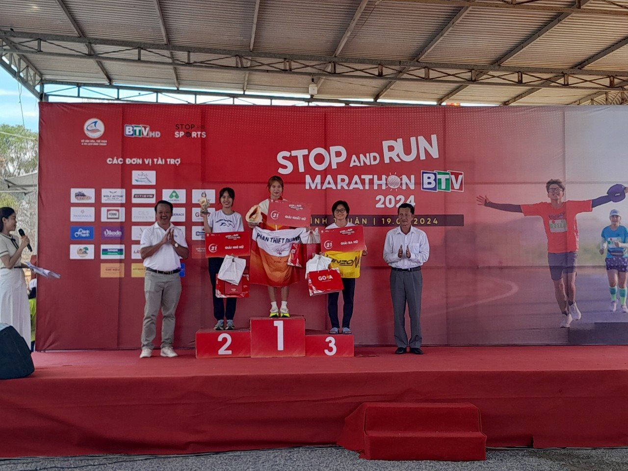 Более 4 500 спортсменов участвуют в марафоне в Биньтхуане