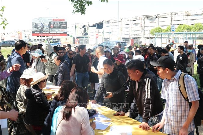 Поддержка вьетнамских семей, пострадавших от пожара в Торговом центре в Польше