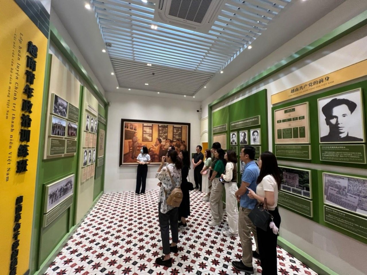 Генеральное консульство Вьетнама в Гуанчжоу организовало традиционную образовательную программу по случаю 134-летия со дня рождения Президента Хо Ши Мина