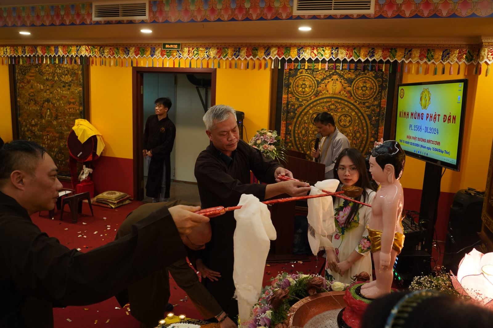 Вьетнамцы в РФ отметили буддийский праздник Весак 2024 года