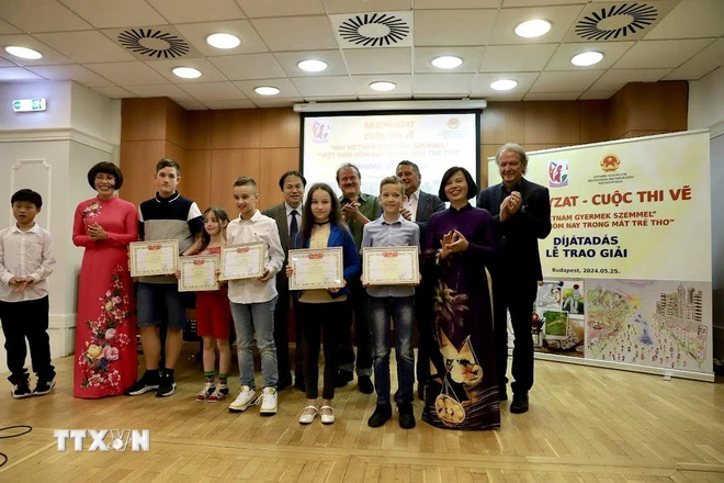 Конкурс рисунков «Вьетнам глазами детей» привлек к участию иностранных школьников