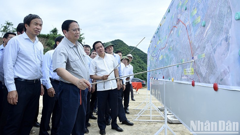 Премьер-министр провел проверку ключевые сооружения в провинции Ниньбинь