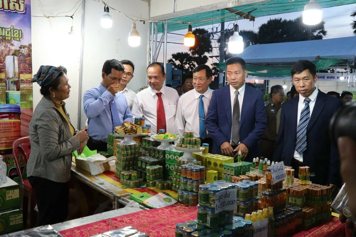 Международная торговая ярмарка Цзинбянь соединяет торговлю товарами трех стран