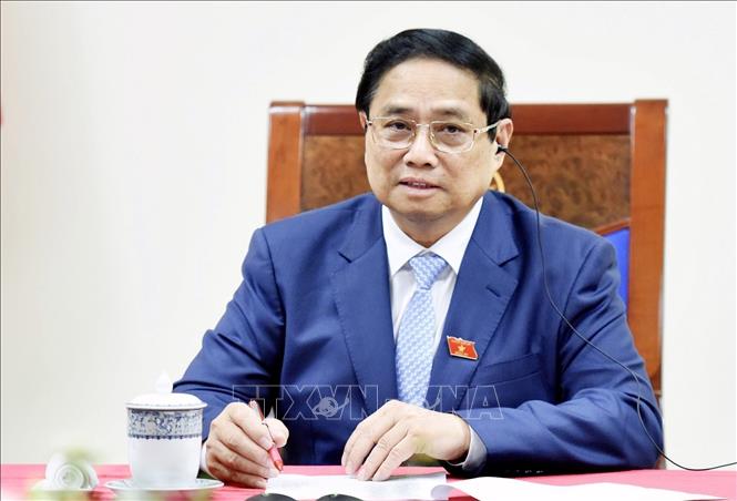 Премьер-министр Фам Минь Тинь обсудил с сингапурским коллегой Лоуренс Вонгом вопросы отношений между двумя странами