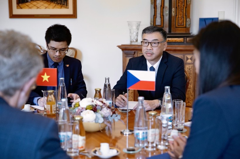 Активно развиваются отношения между парламентами Чехии и Вьетнама
