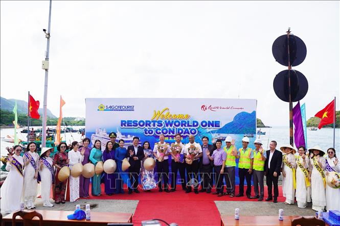 Круизный лайнер ResortsWorld One доставил более 2000 иностранных туристов на остров Кондао