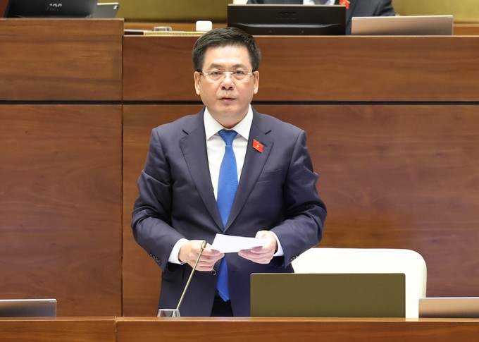 Министр промышленности и торговли ответил на вопросы депутатов