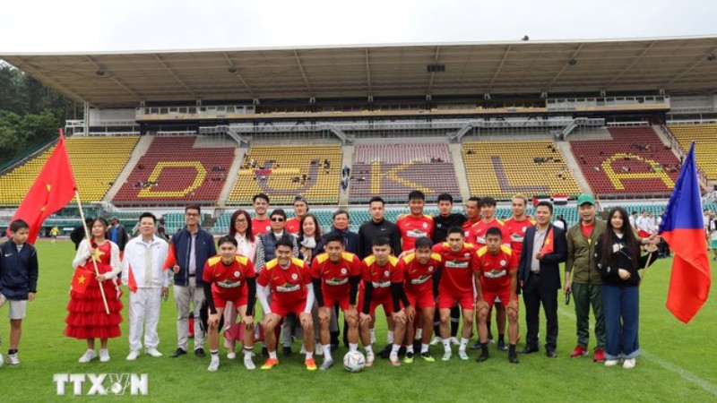 Вьетнамцы приняли участие в футбольном турнире Сената Чехии