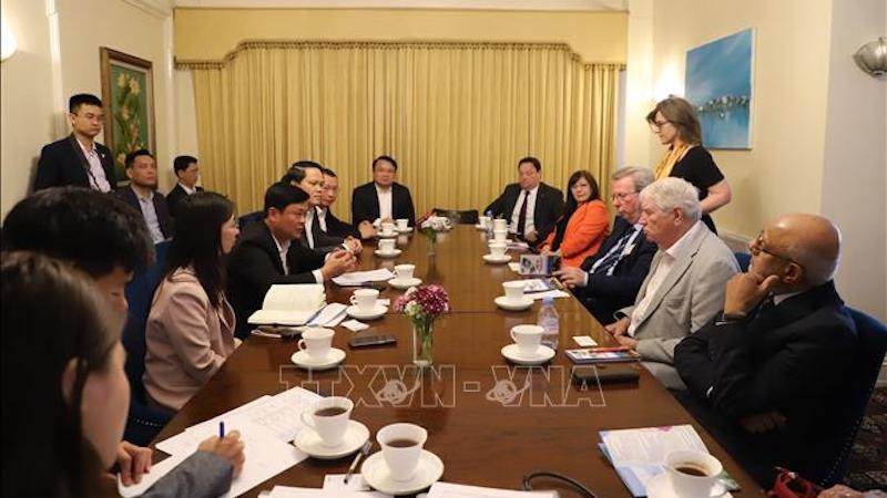 Провинция Нгеан содействует сотрудничеству с местностями Великобритании