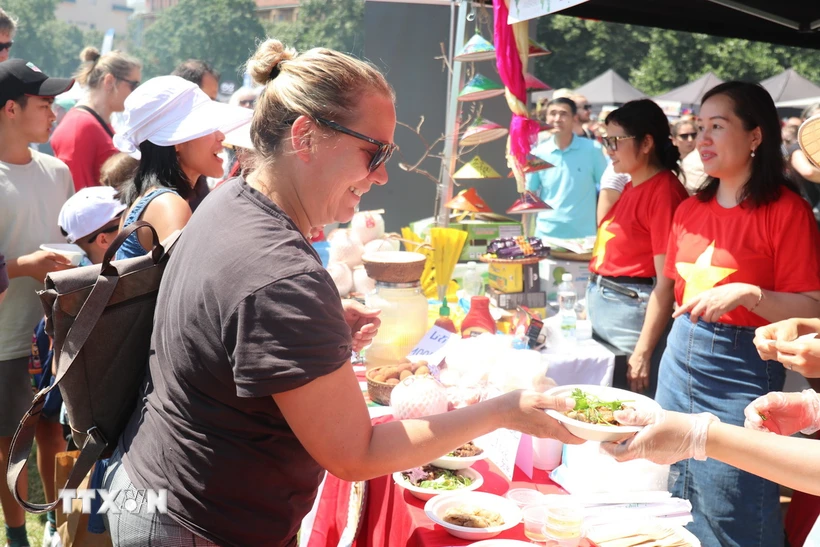 Вьетнамские блюда покорили гостей на ярмарке АСЕАН