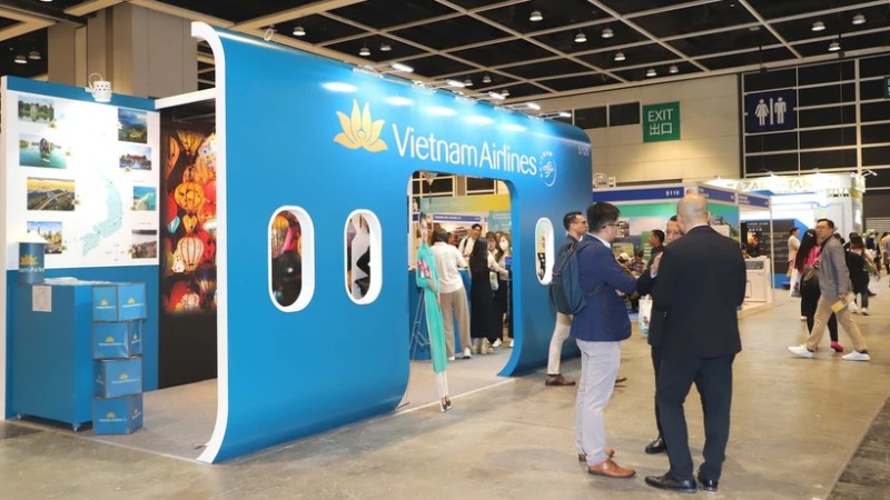 Знакомство туристов из Гонконга Китай с красивыми местами Вьетнама