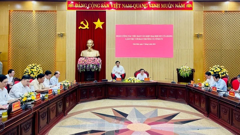 Делегация Подкомитета по подготовке документов к XIV съезду КПВ посетила Ниньбинь