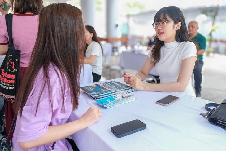 Доход трудящихся увеличился почти на 550 000 донгов, достигнув 7,6 миллионов VND в месяц