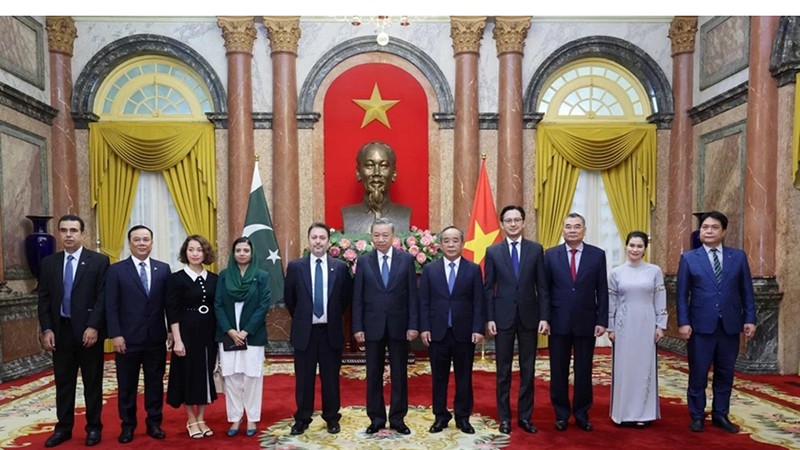 Президент То Лам принял послов стран, вручивших ему верительные грамоты