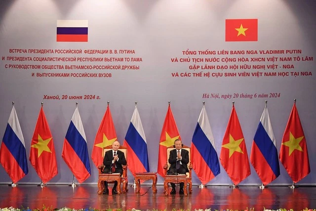 Президент Путин встретился с поколениями вьетнамцев, обучавшихся в России