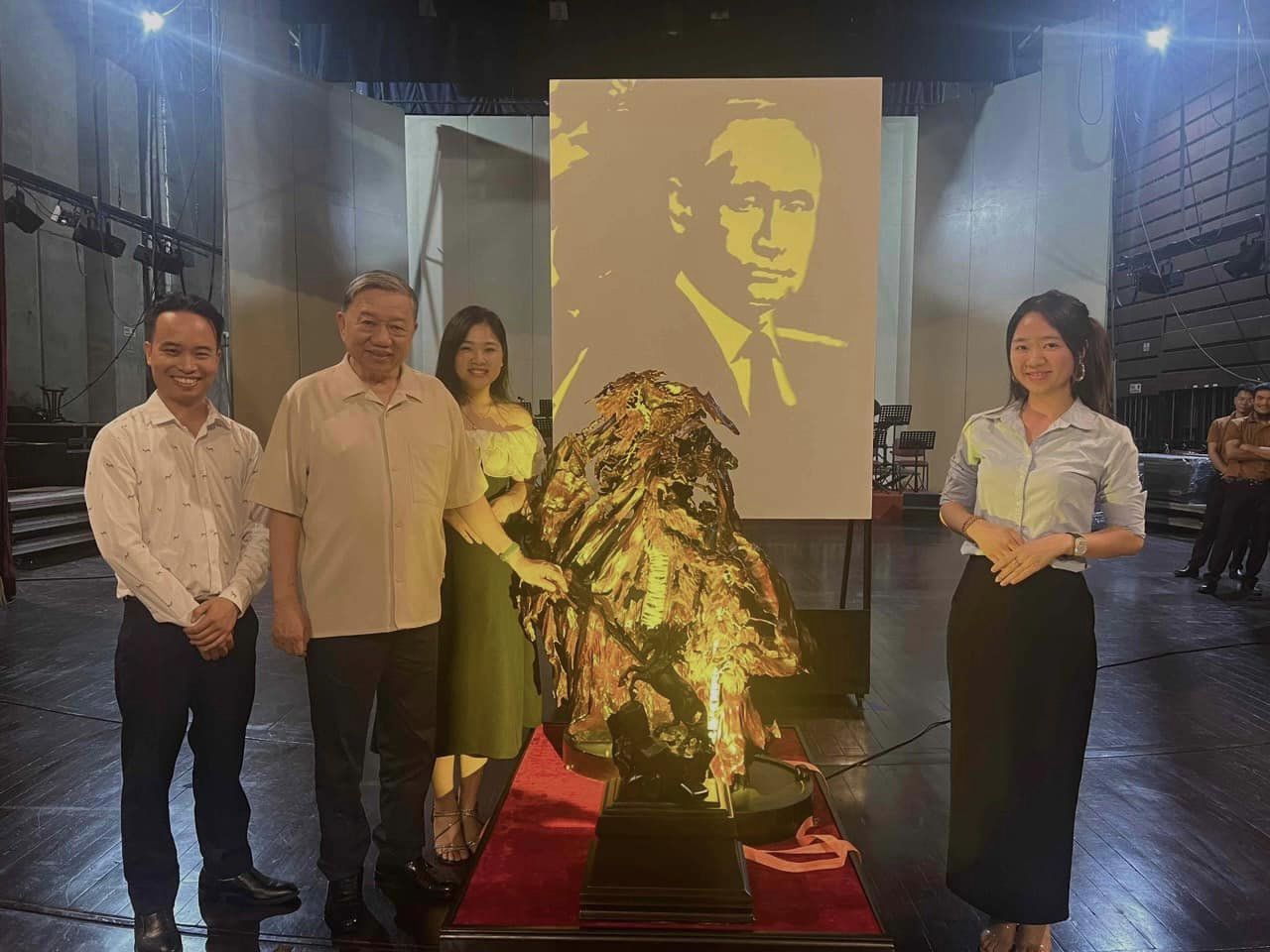 Скульптурное произведение Великая Россия