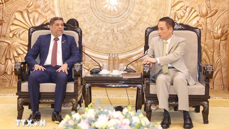 Укрепление отношений по партийному каналу между Вьетнамом и Доминиканской Республикой