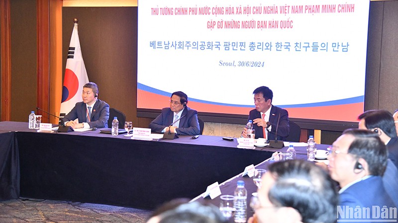 Премьер-министр Вьетнама Фам Минь Тьинь встретился с южнокорейскими друзьями