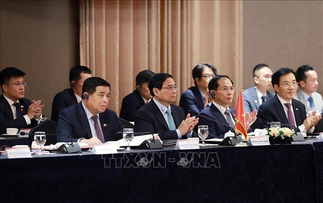 Премьер-министр Вьетнама Фам Минь Чинь провел беседу с крупными южнокорейскими бизнесменами