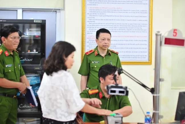 Более 4 500 жителей Ханоя получили удостоверения личности нового образца