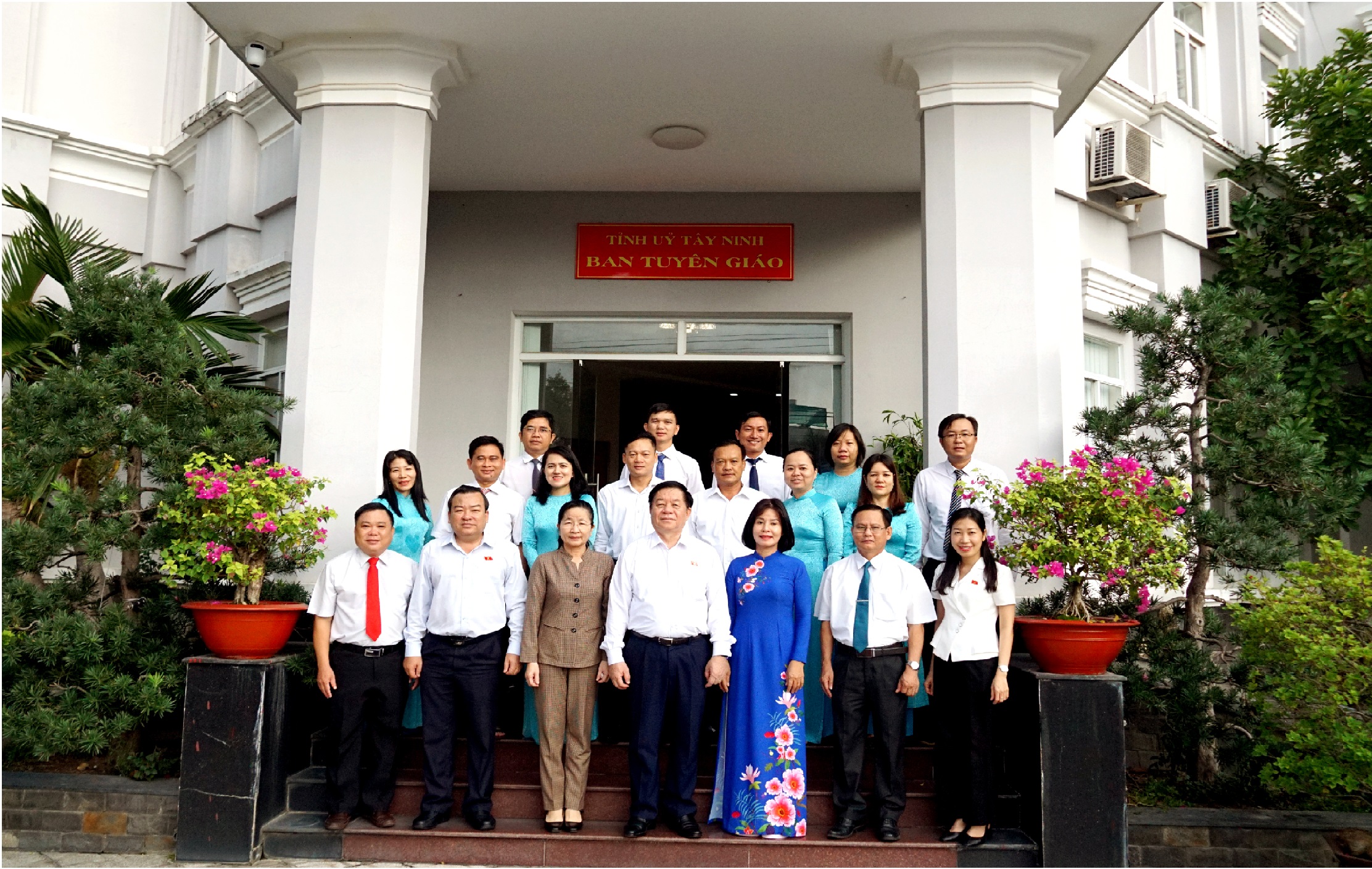 Заведующий Отделом ЦК КПВ по пропаганде и политическому воспитанию посетил провинцию Тэйнинь