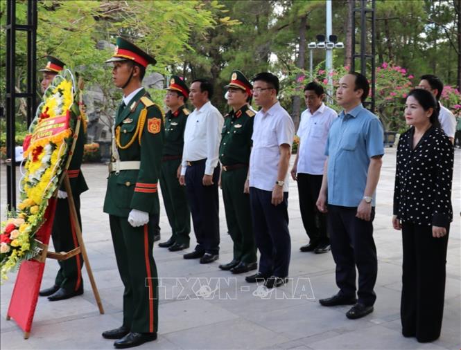 Вице-премьер Ле Тхань Лонг посетил провинцию Куангчи