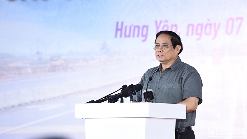 Премьер-министр присутствовал на церемониях закладки фундамента и открытия некоторых ключевых сооружений в провинции Хынгйен