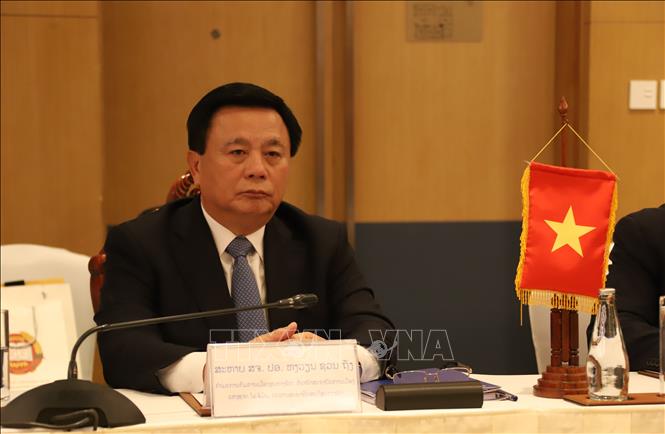 Вьетнам и Лаос продвигают сотрудничество в областях подготовки кадров и научного исследования