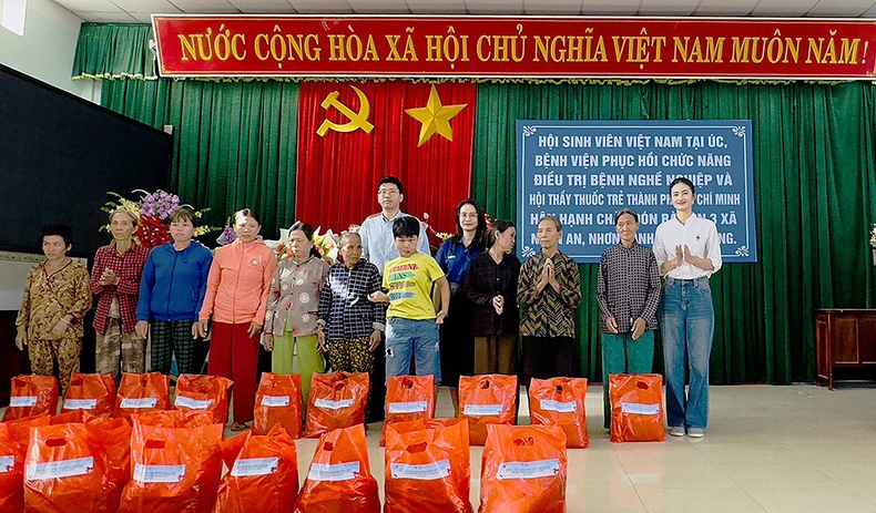 Благотворительная поездка ассоциации вьетнамских студентов в Австралии для поддержки соотечественников