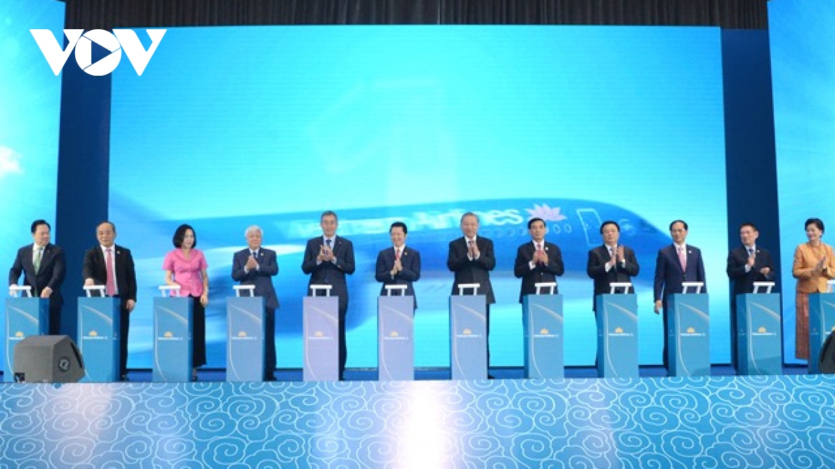 Президент То Лам присутствовал на церемонии объявления прямого рейса Ханой-Пномпень