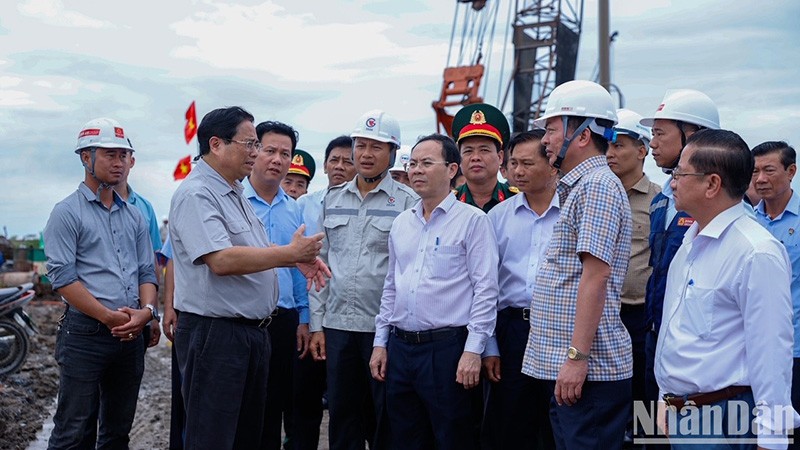 Премьер-министр Вьетнама проверил ход реализации проекта скоростной автомагистрали Тяудок-Кантхо-Шокчанг