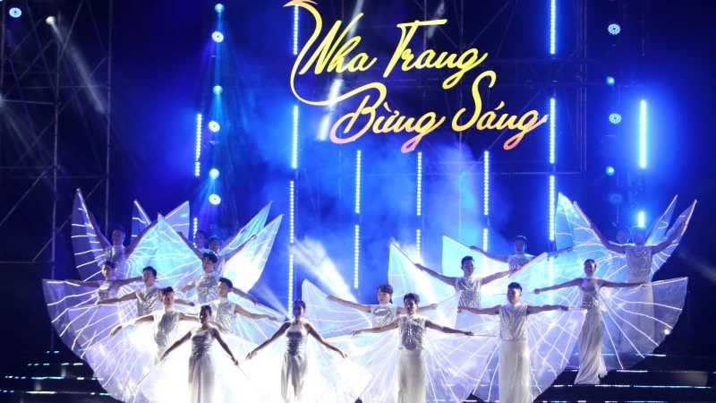 В Нячанге открылся Международный фестиваль светового шоу дронов